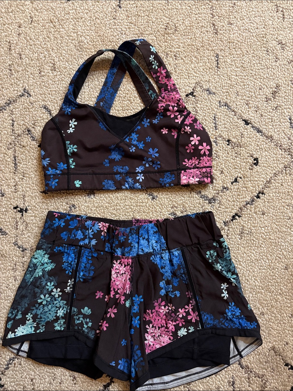 lululemon set sz 6 EUC